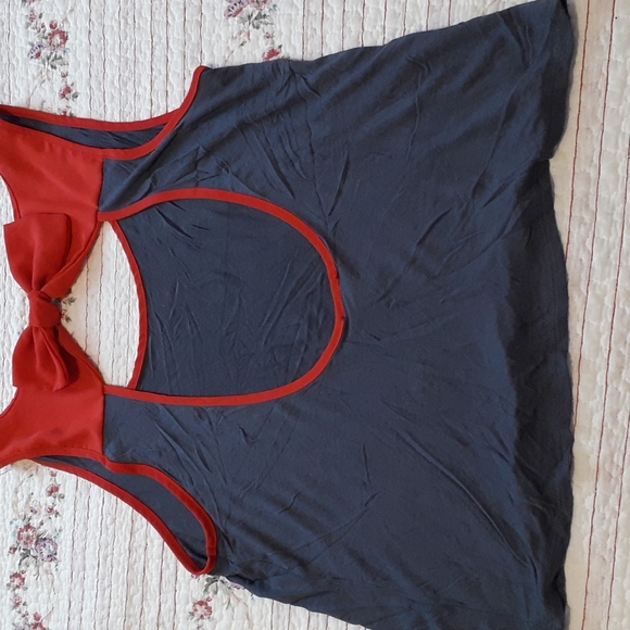 Keyhole Back Tank Top - Picture 2 of 5